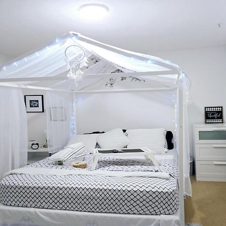 Charming Room With Attached Private Bath In The Heart Of Vancouver! Private Parking, Self Check-In & Just 4 Mins To Metrotown! Bagian luar foto