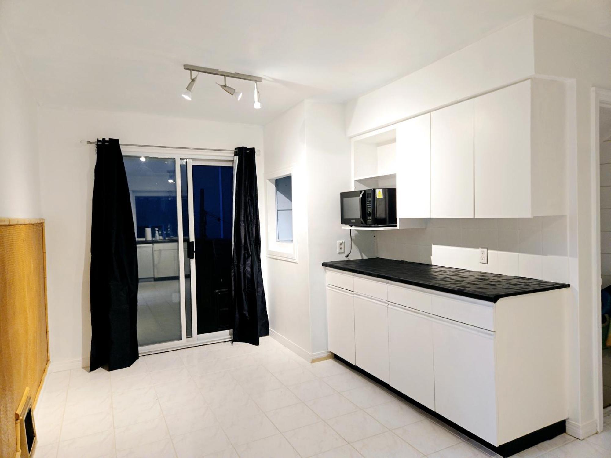 Charming Room With Attached Private Bath In The Heart Of Vancouver! Private Parking, Self Check-In & Just 4 Mins To Metrotown! Bagian luar foto